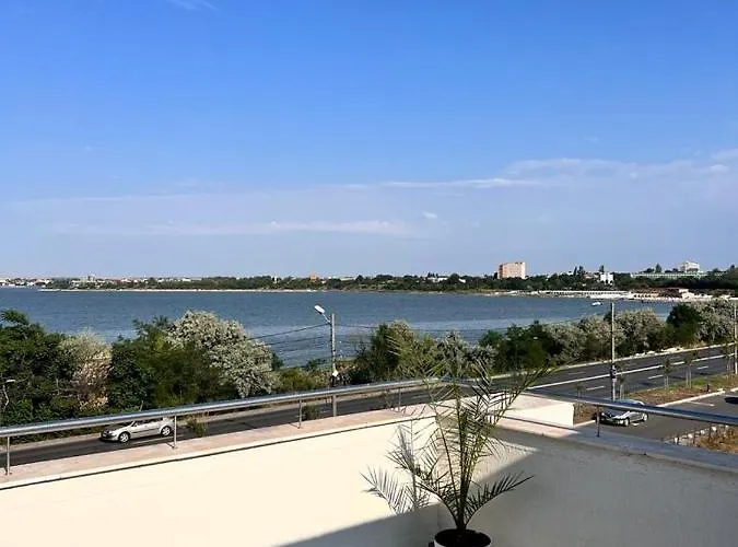 Kir House On The 4* إيفوري نورد