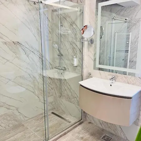 ゲストハウス Kir House On The 4*