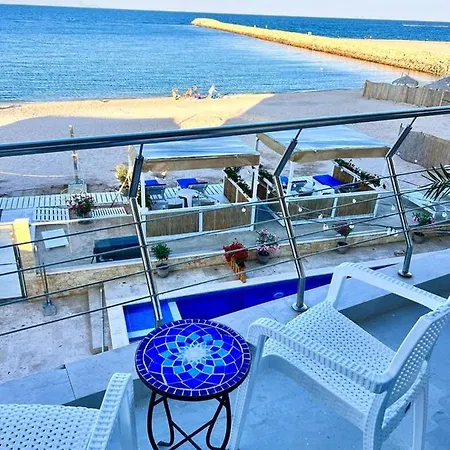 Kir House On The ゲストハウス 4*