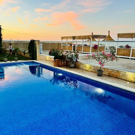 ゲストハウス Kir House On The